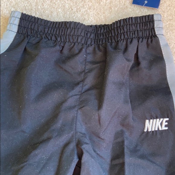 Nike pants with mesh on inside. - Picture 2 of 4